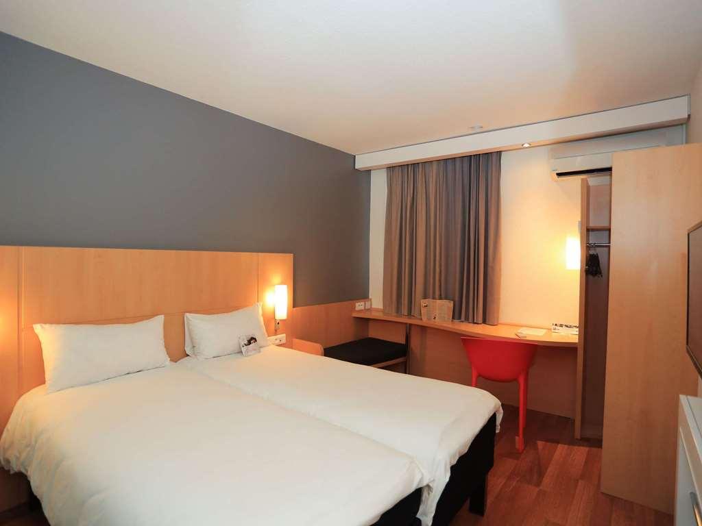 Ibis Aurillac Room photo